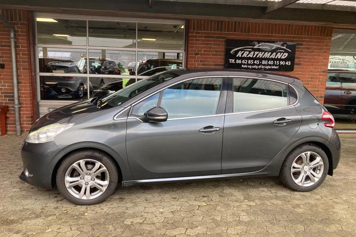 Grå Peugeot 208 fra 2012