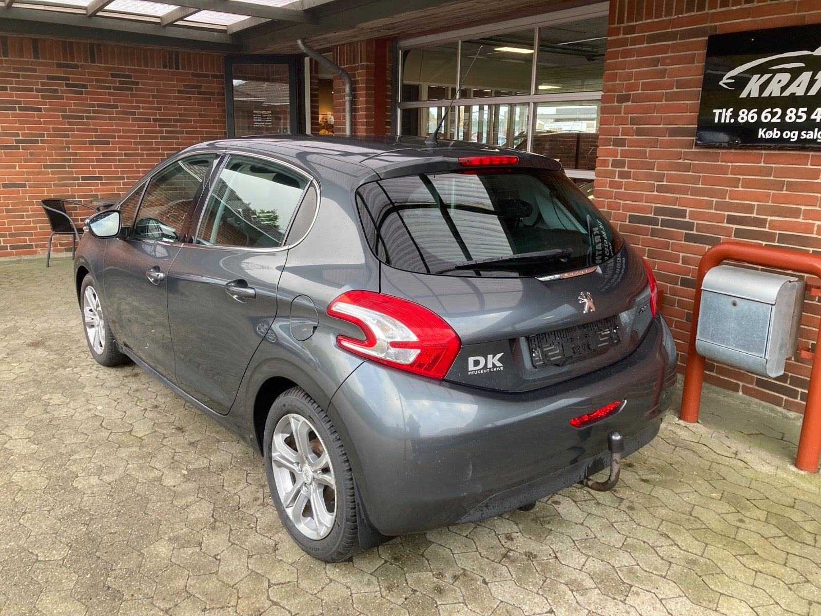 Grå Peugeot 208 fra 2012
