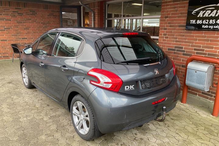 Grå Peugeot 208 fra 2012