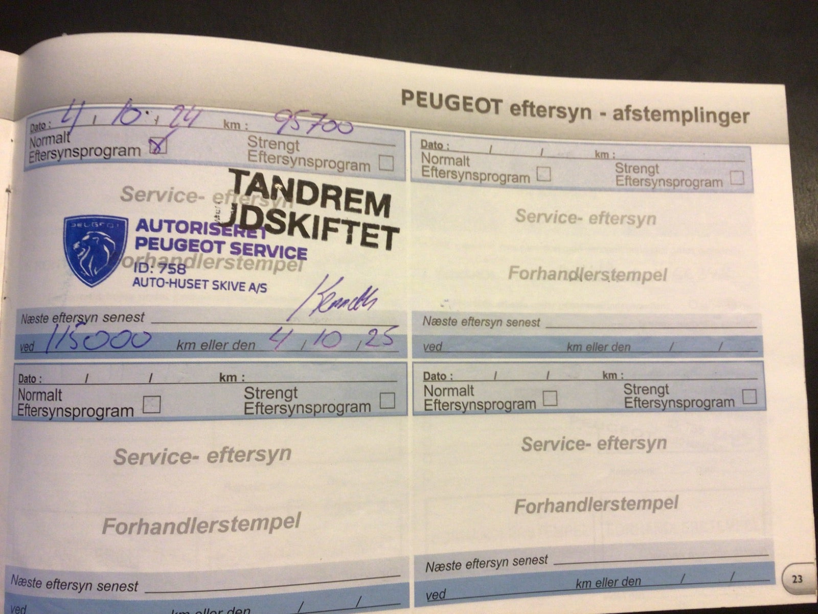 Grå Peugeot 208 fra 2012