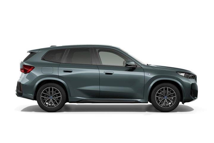 Grøn BMW iX1 fra 2024