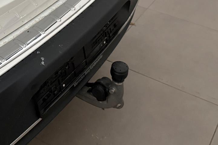 Hvid Mercedes EQA300 fra 2025
