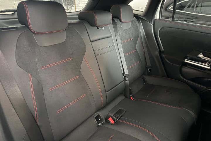 Hvid Mercedes EQA250+ fra 2026