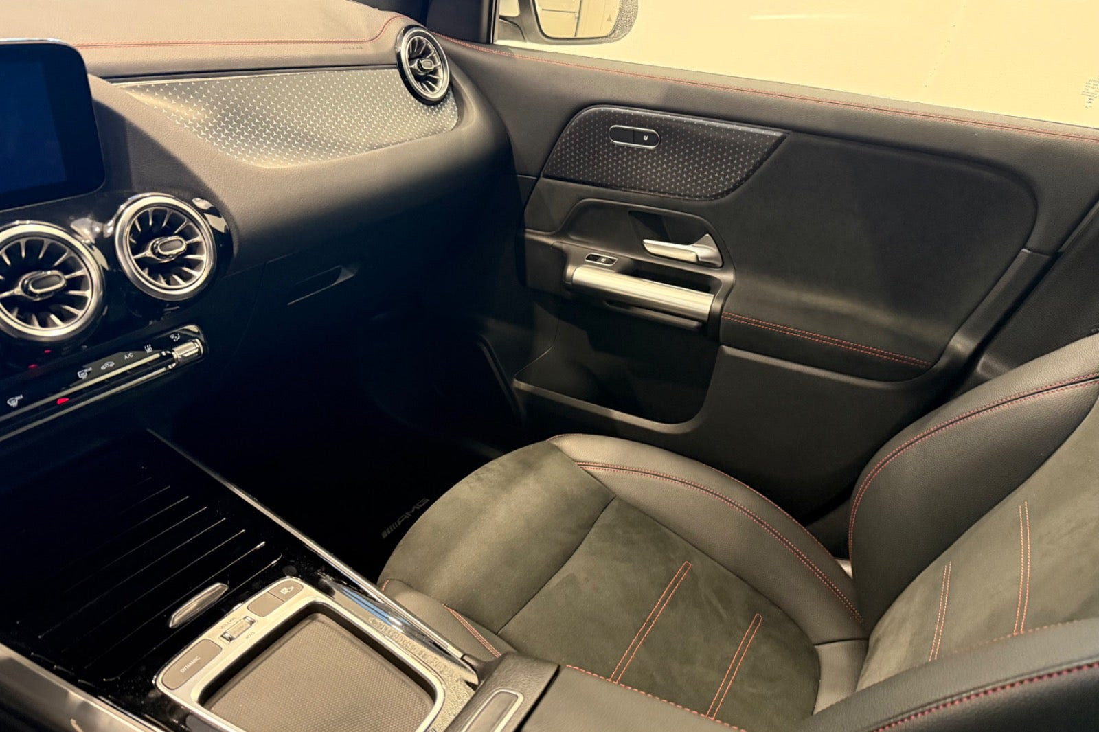 Hvid Mercedes EQA250+ fra 2026