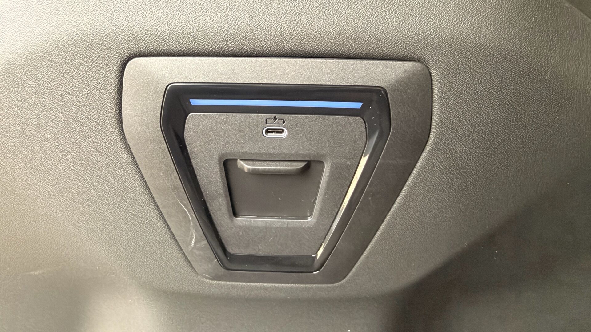 Blå BMW i5 fra 2025