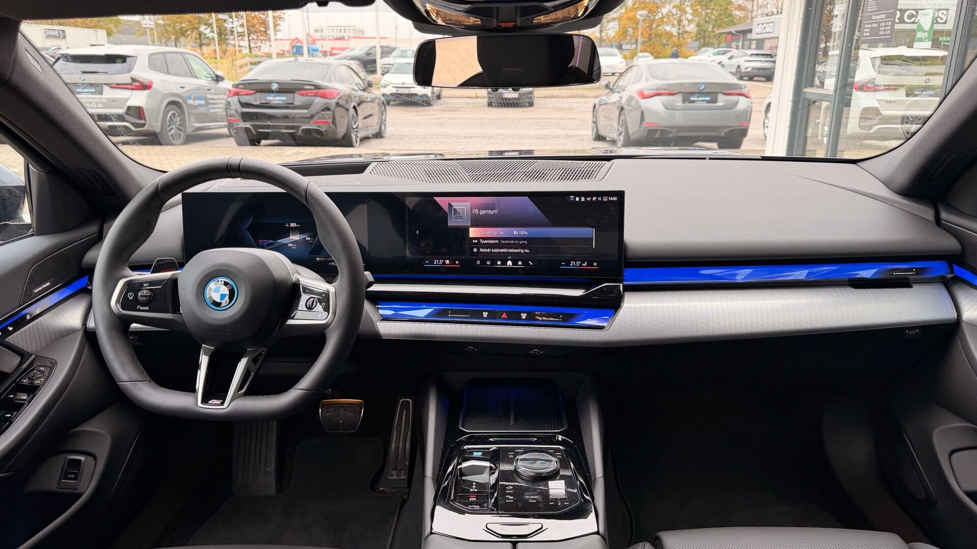 Blå BMW i5 fra 2025