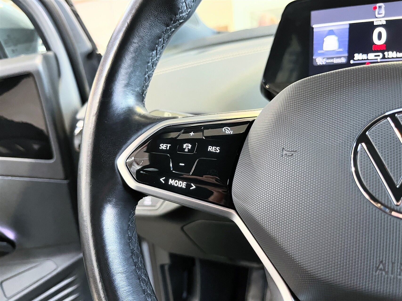 Grå VW ID.4 fra 2023