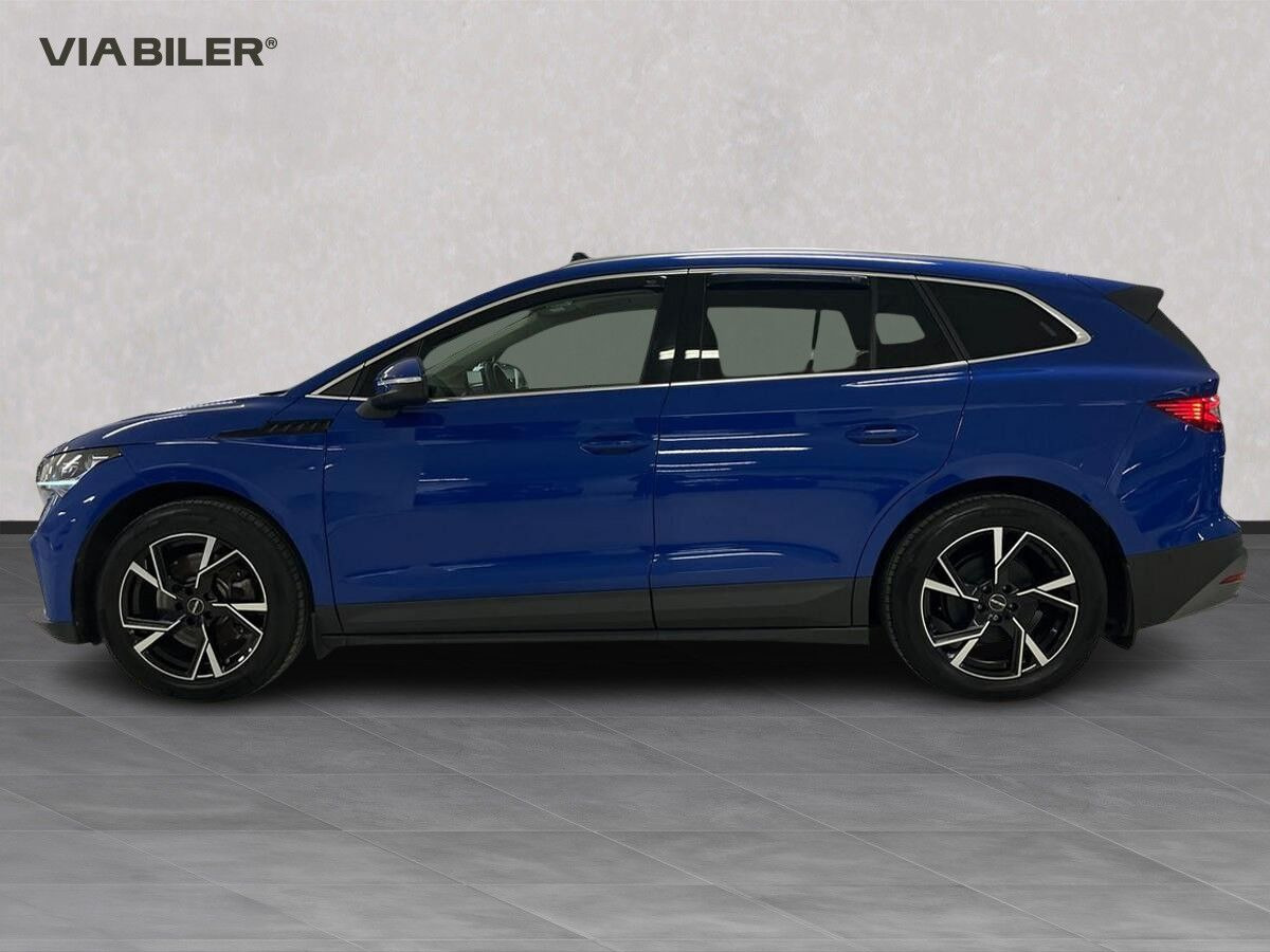 Blå Skoda Enyaq fra 2022