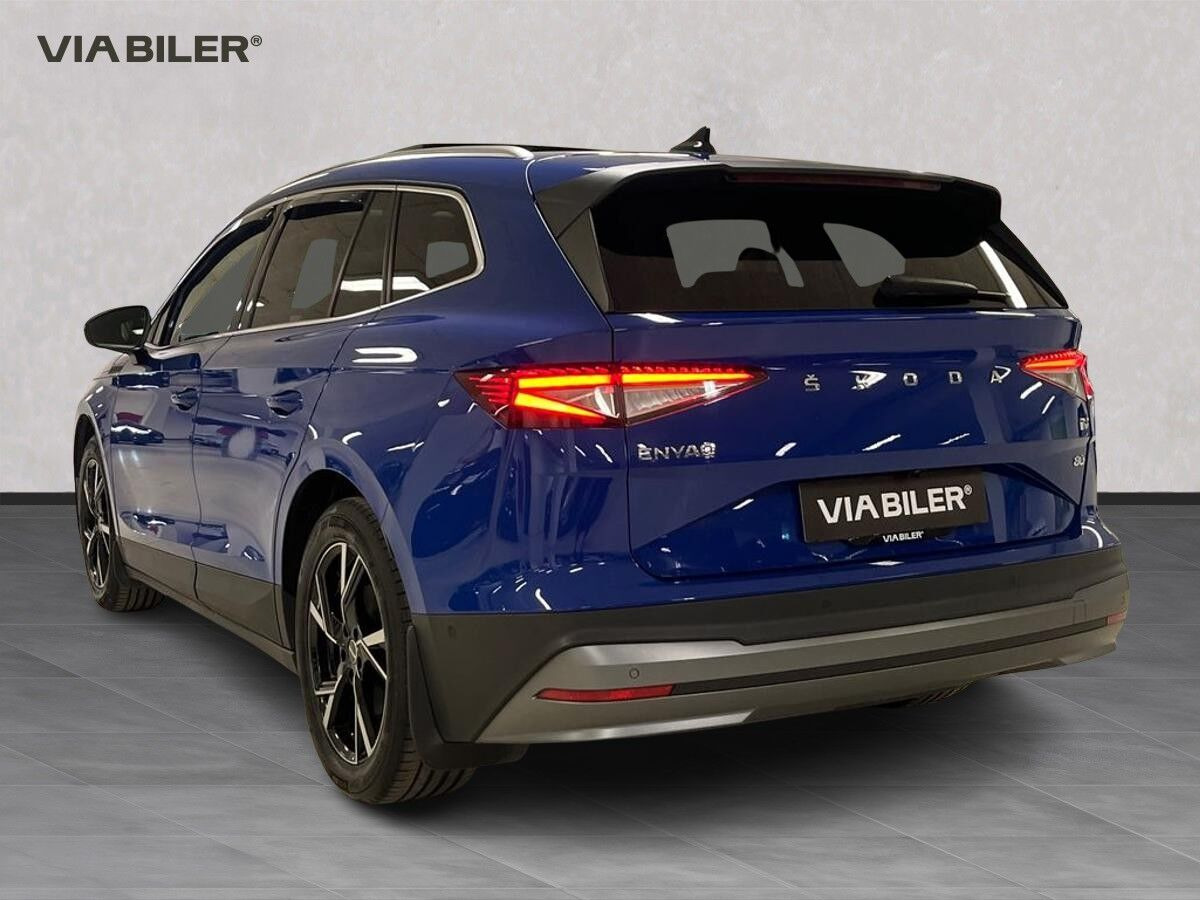 Blå Skoda Enyaq fra 2022