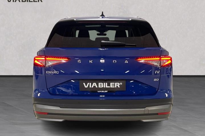 Blå Skoda Enyaq fra 2022