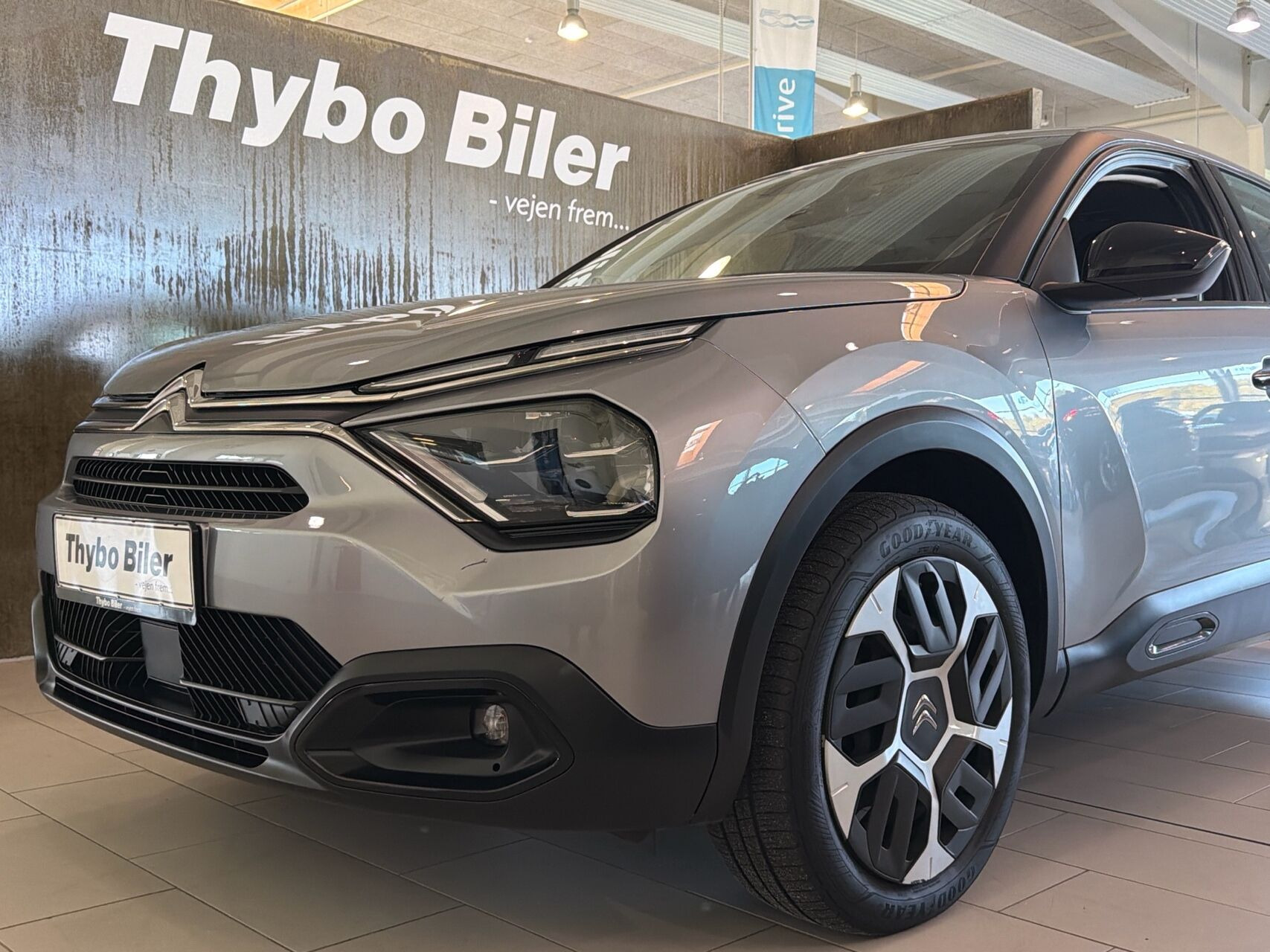 Grå Citroën C4 fra 2022