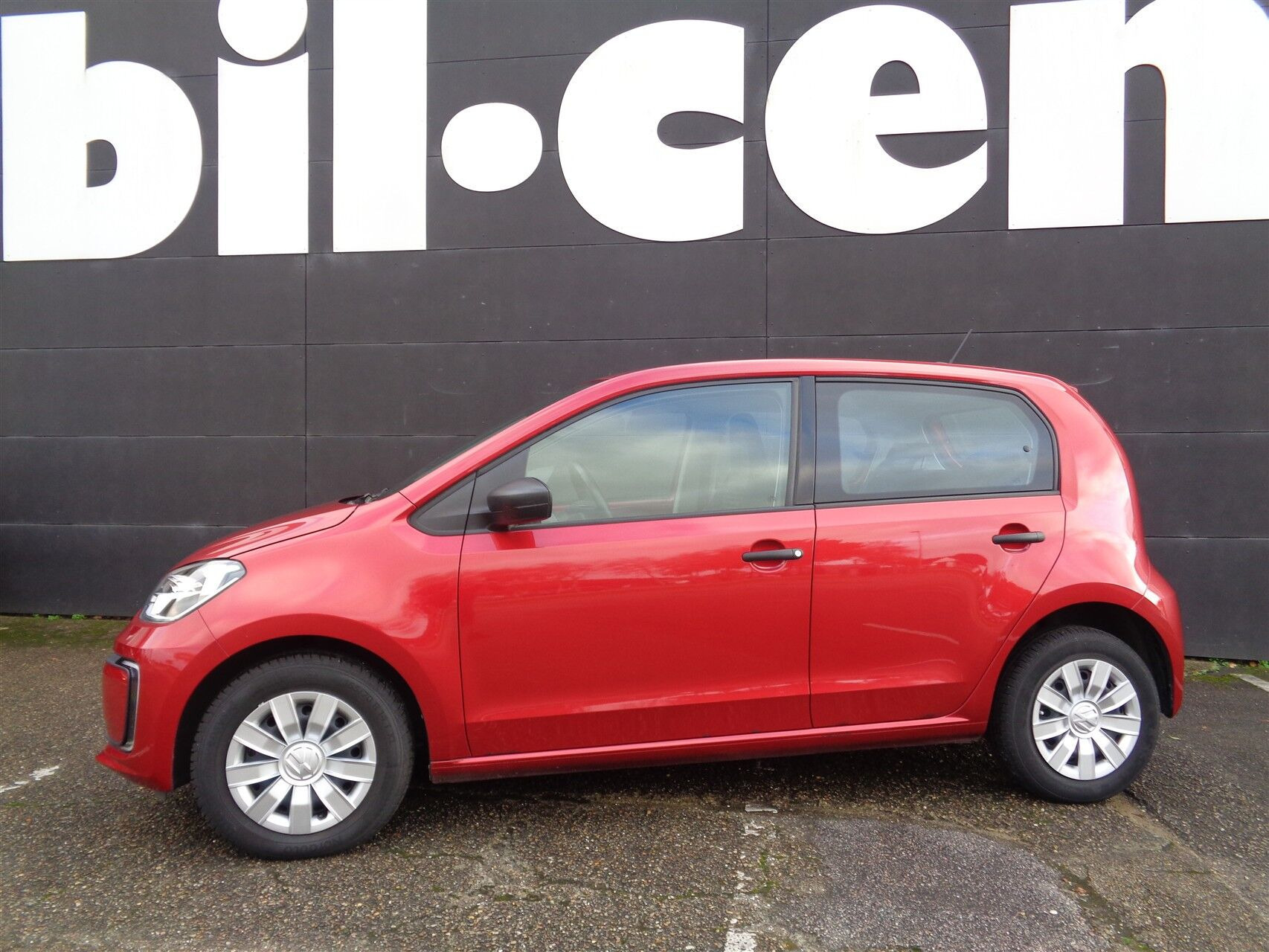 Rød VW E-UP! fra 2023