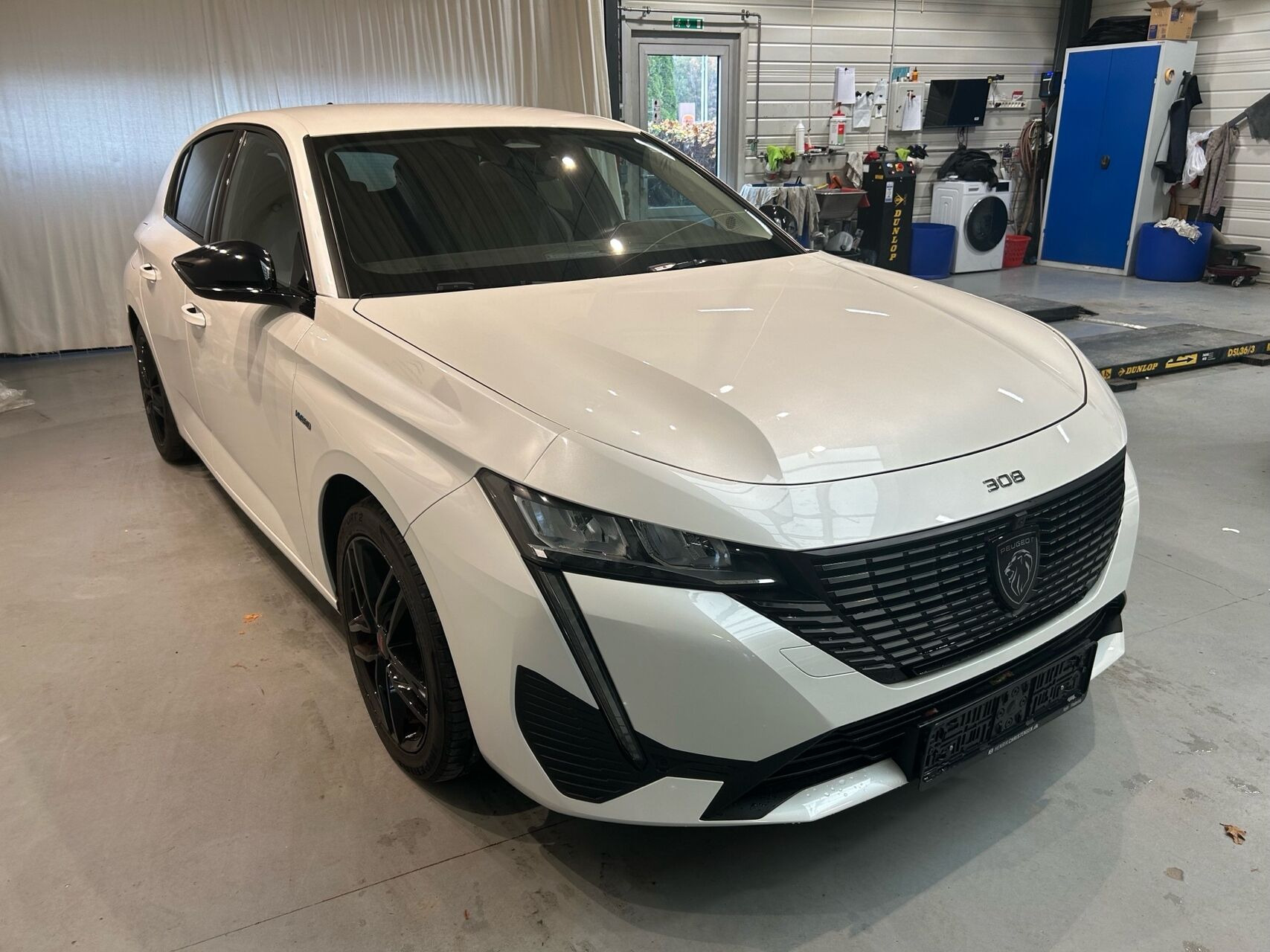 Hvid Peugeot 308 fra 2023