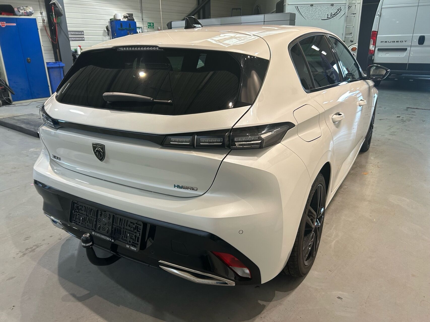 Hvid Peugeot 308 fra 2023