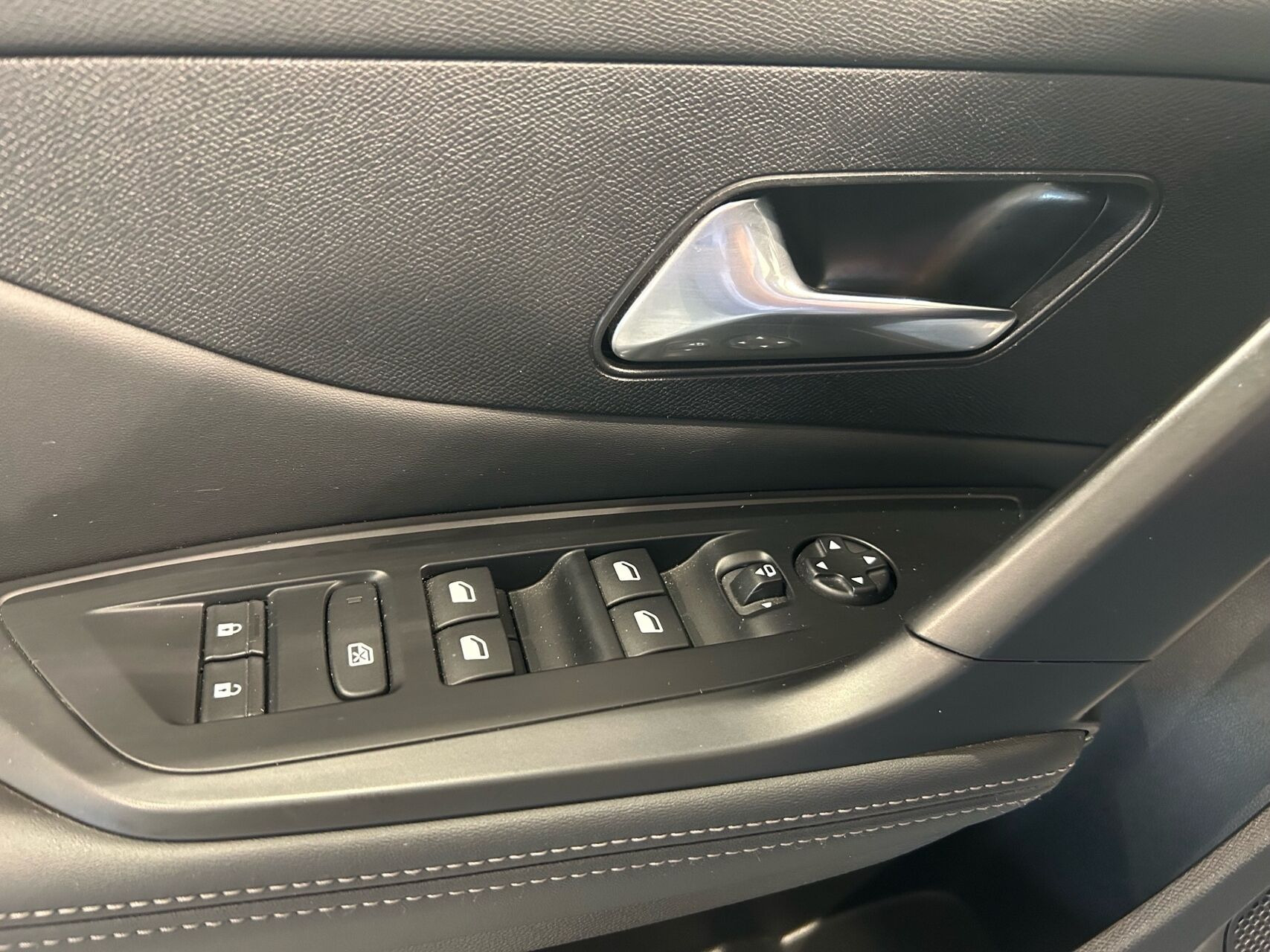 Hvid Peugeot 308 fra 2023