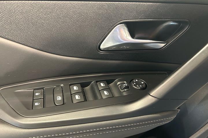 Hvid Peugeot 308 fra 2023