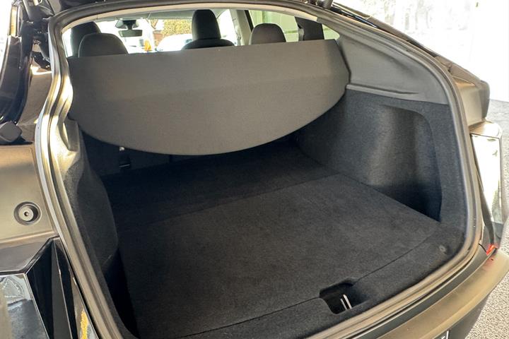 Sort Tesla Model Y fra 2025