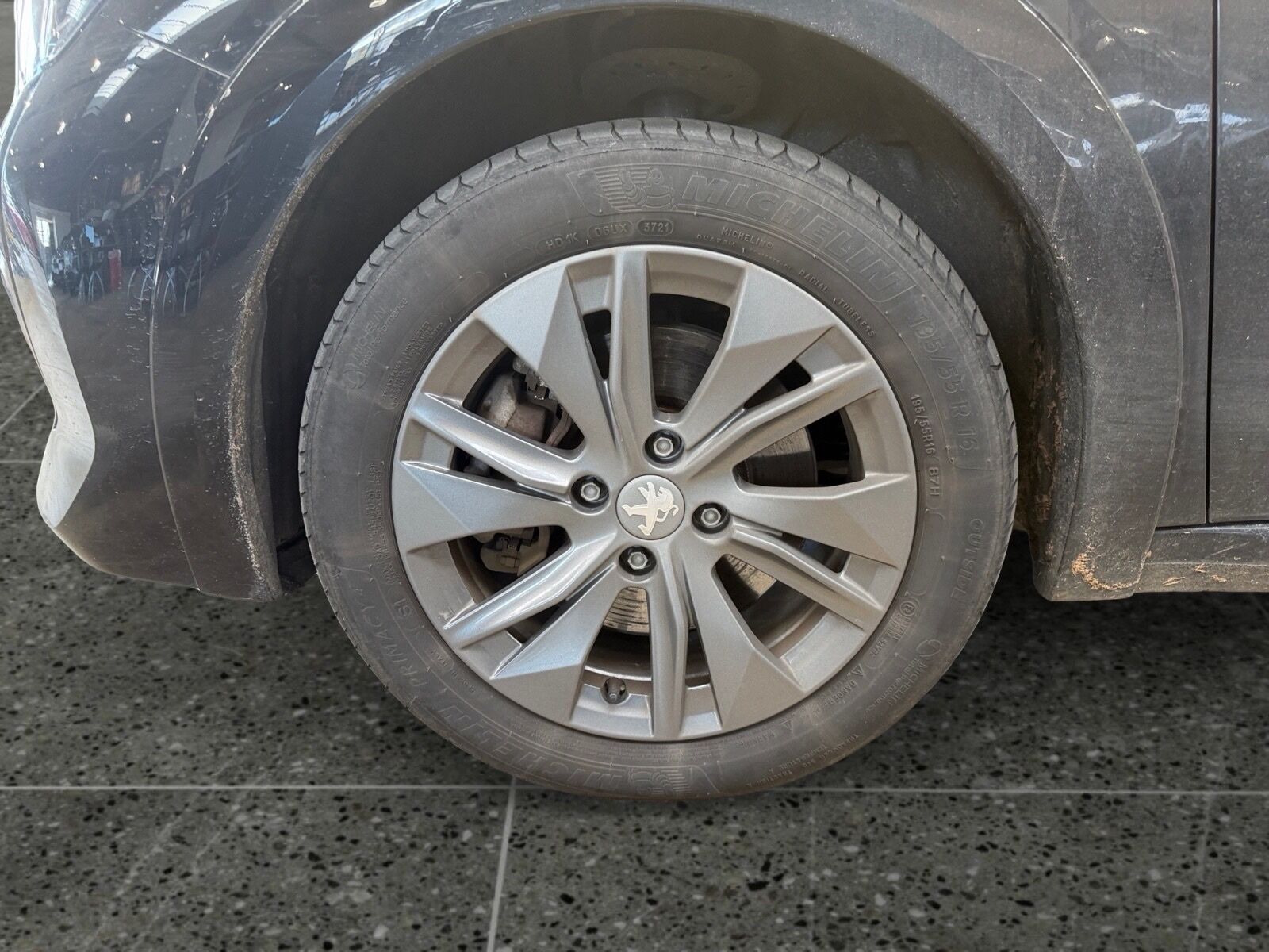 Sort Peugeot e-208 fra 2021