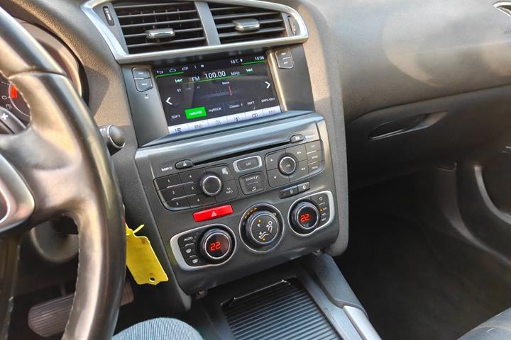 Gul Citroën C4 fra 2011