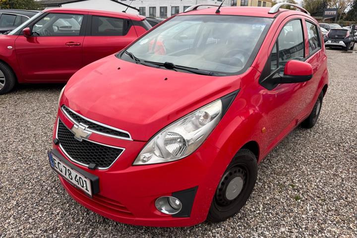 Rød Chevrolet Spark fra 2011