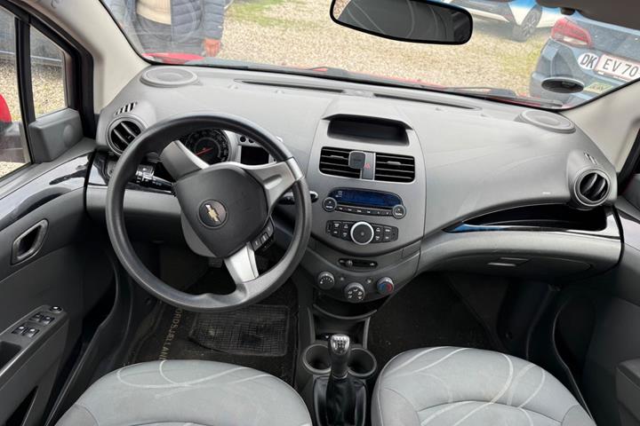 Rød Chevrolet Spark fra 2011