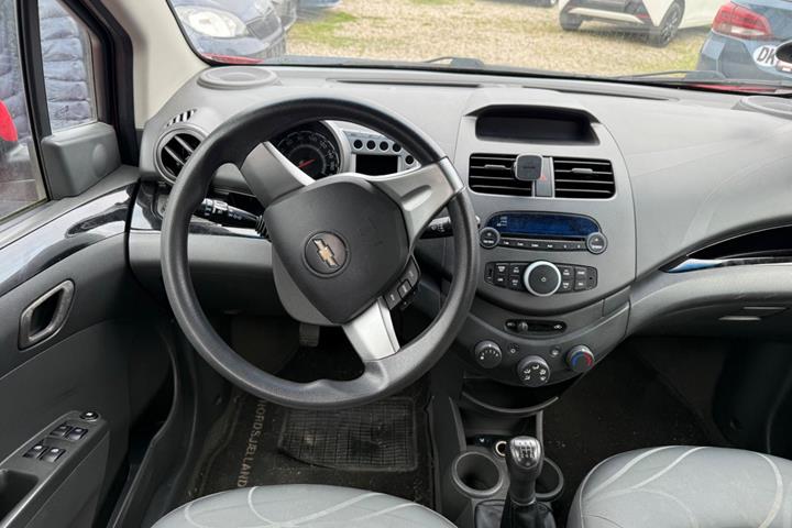 Rød Chevrolet Spark fra 2011
