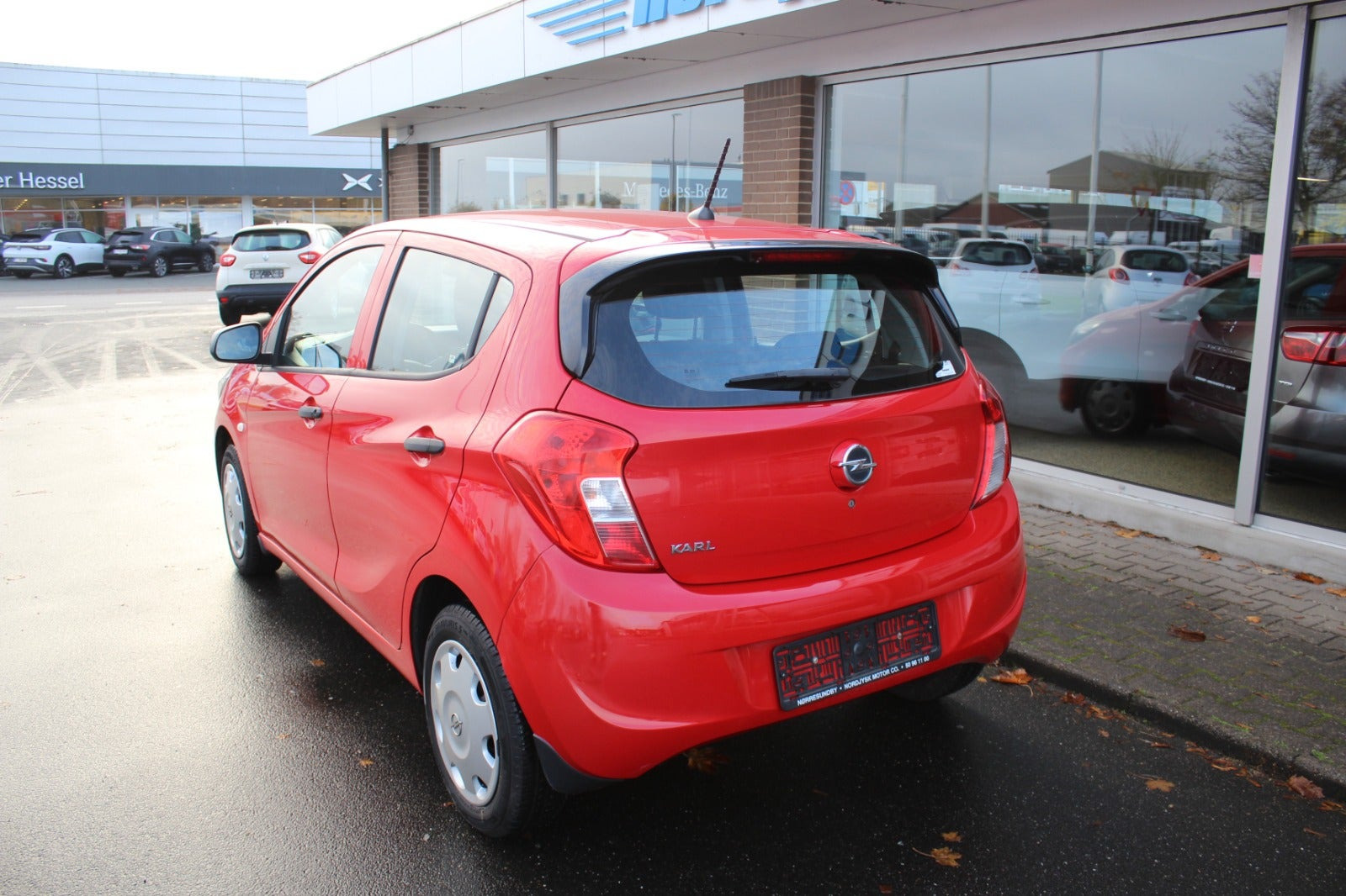 Rød Opel Karl fra 2017