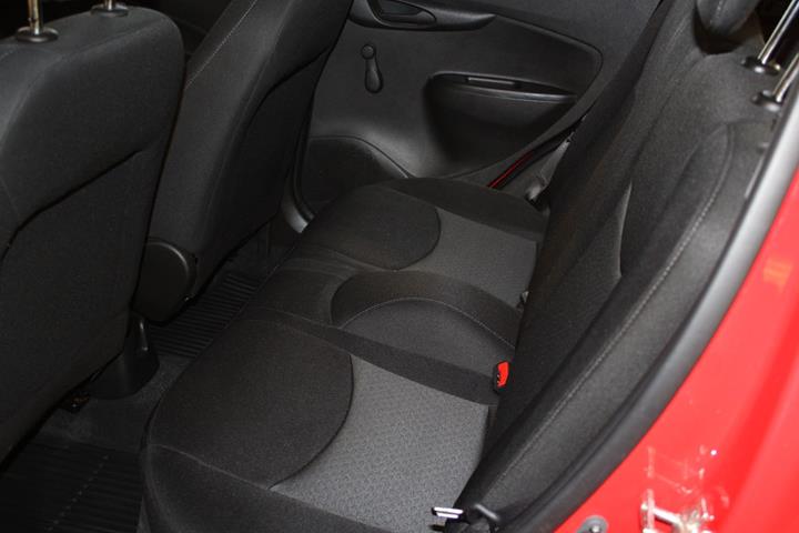 Rød Opel Karl fra 2017