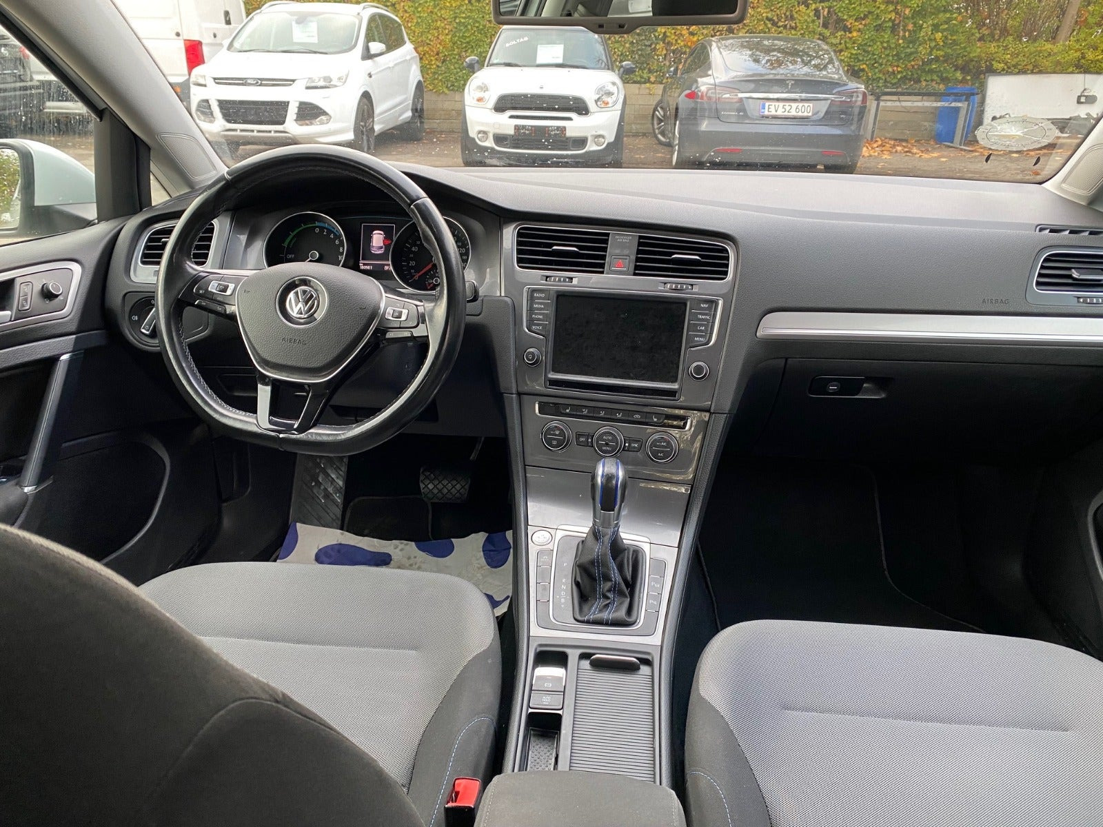 Hvid VW e-Golf VII fra 2014