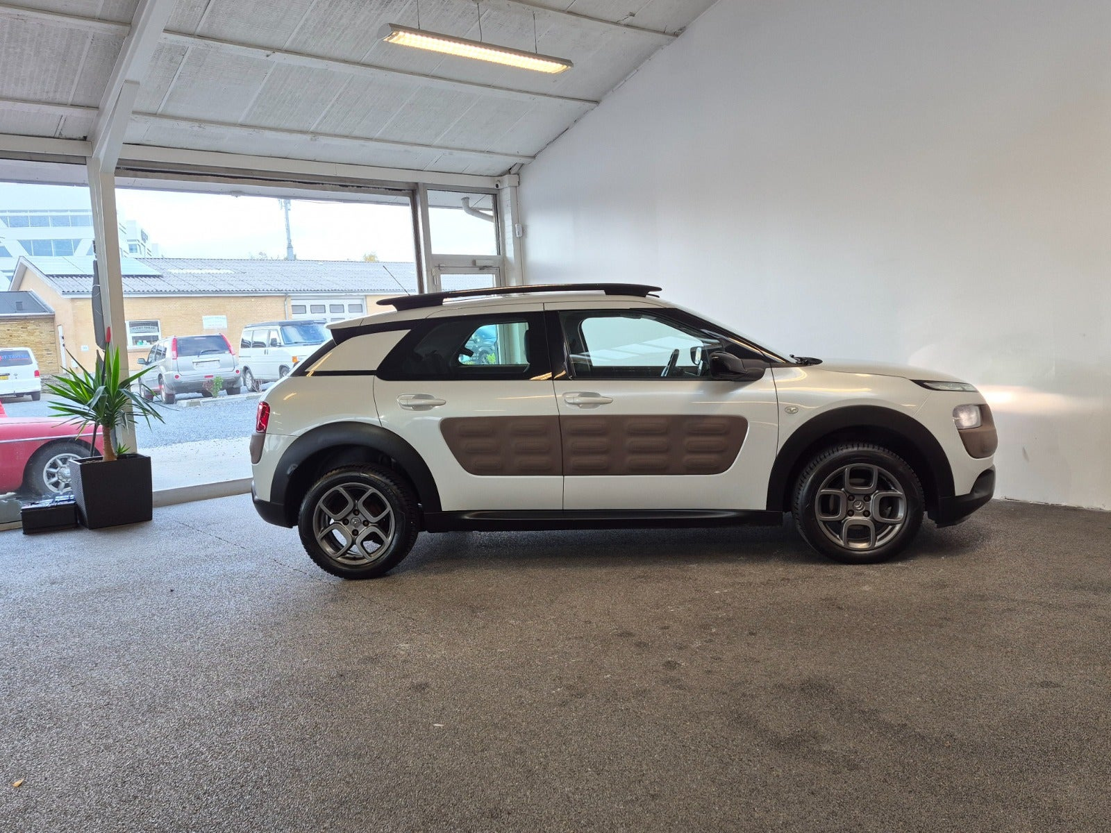 Hvid Citroën C4 Cactus fra 2014