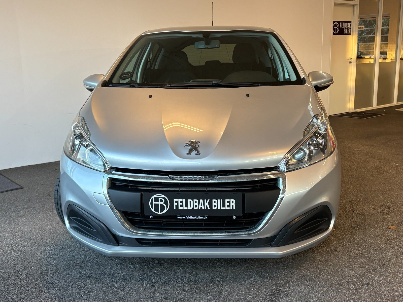 Sølv Peugeot 208 fra 2017