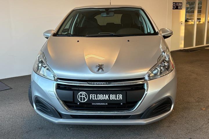 Sølv Peugeot 208 fra 2017