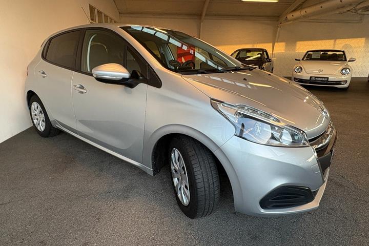 Sølv Peugeot 208 fra 2017