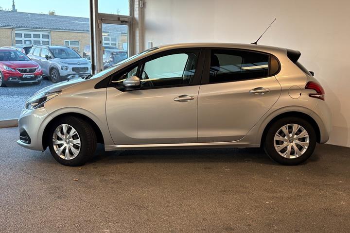 Sølv Peugeot 208 fra 2017