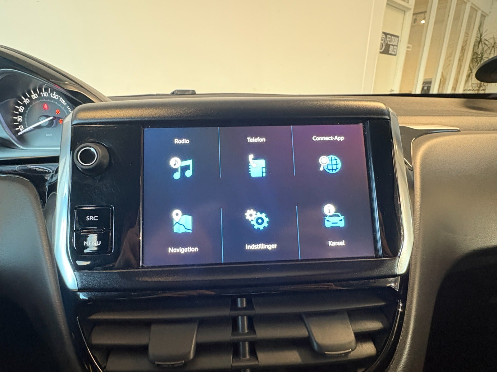 Sølv Peugeot 208 fra 2017