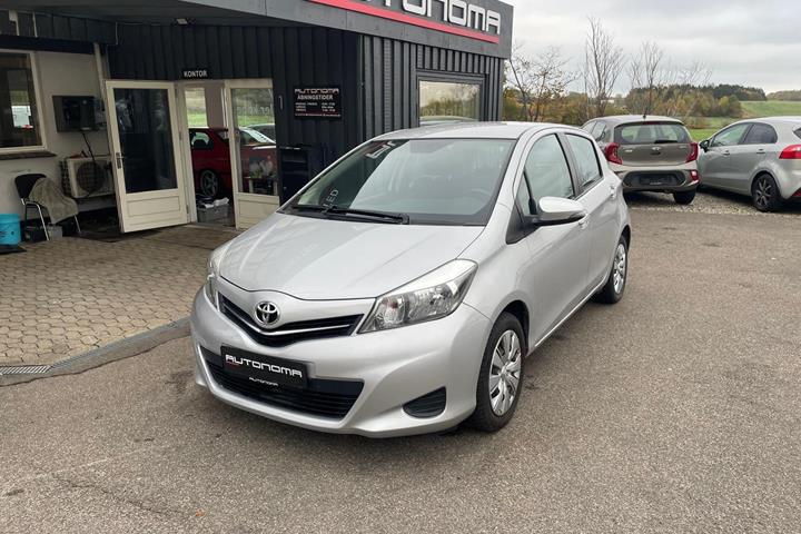 Sølv Toyota Yaris fra 2012