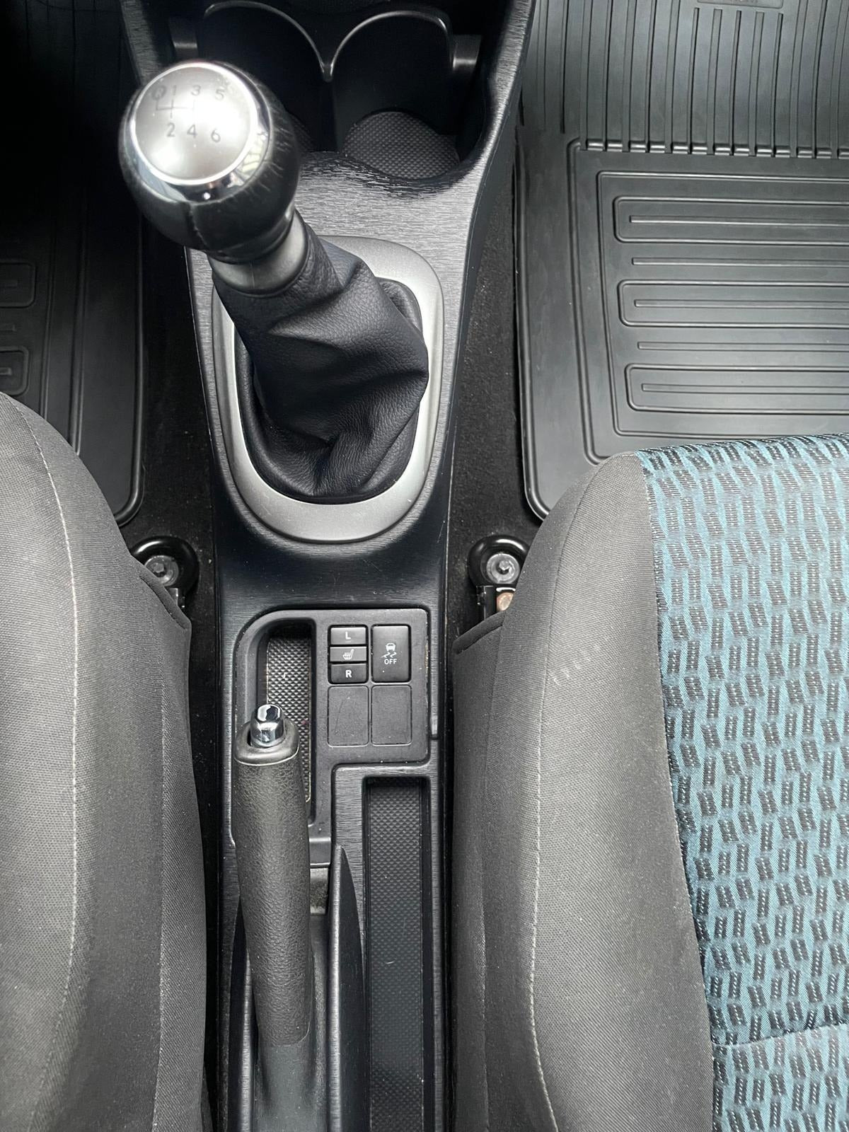 Sølv Toyota Yaris fra 2012
