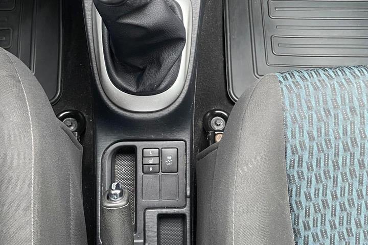 Sølv Toyota Yaris fra 2012