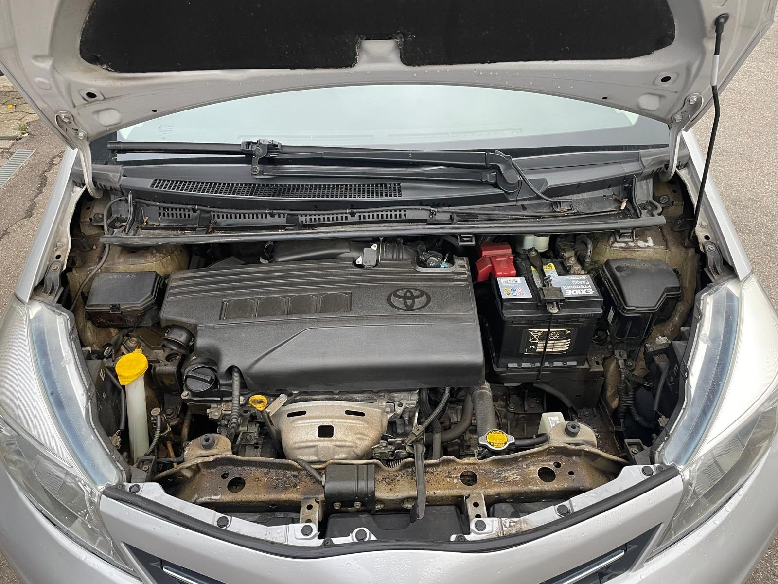 Sølv Toyota Yaris fra 2012