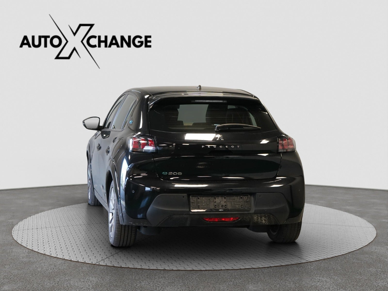Sort Peugeot e-208 fra 2023