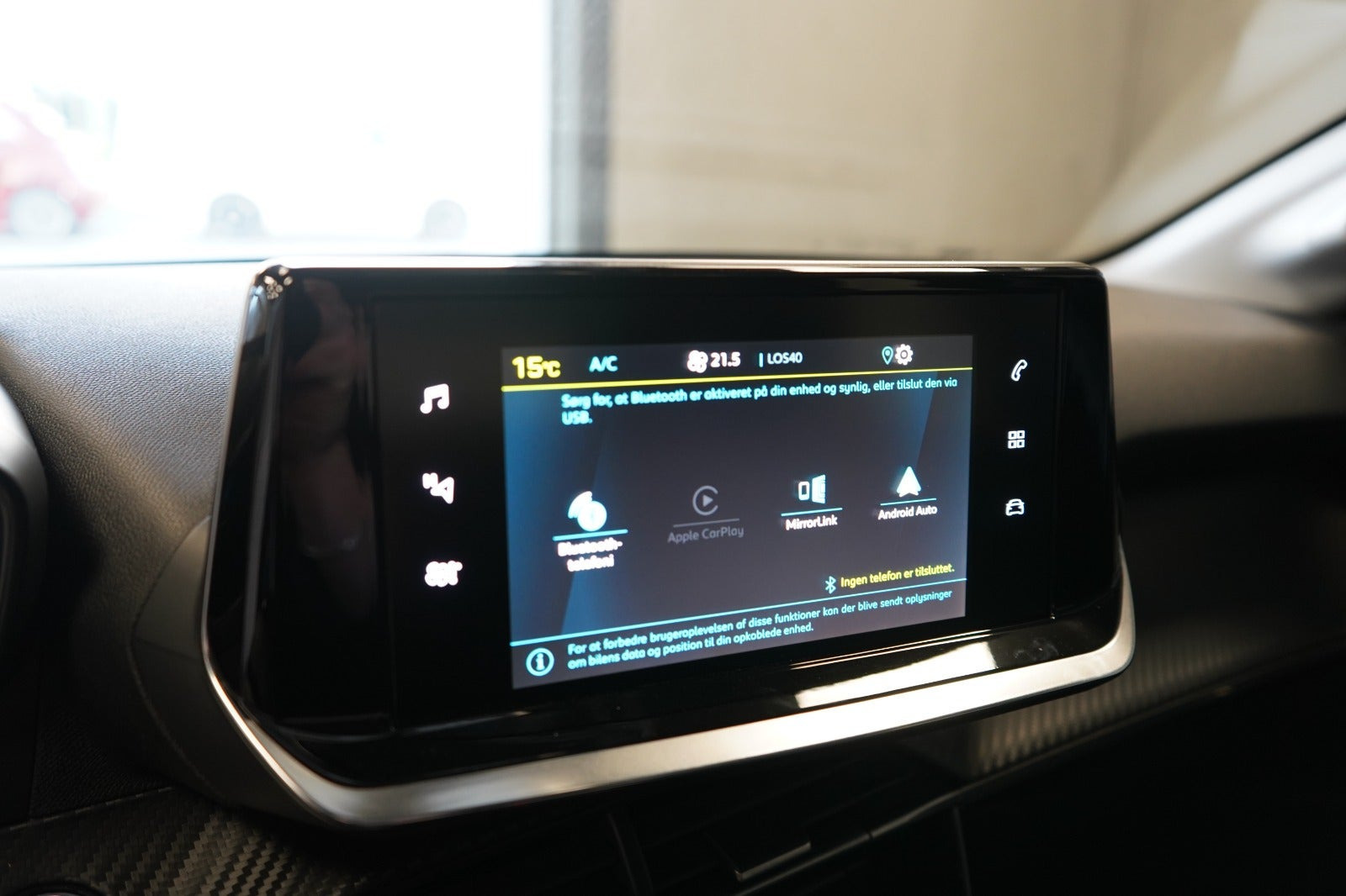 Sort Peugeot e-208 fra 2023