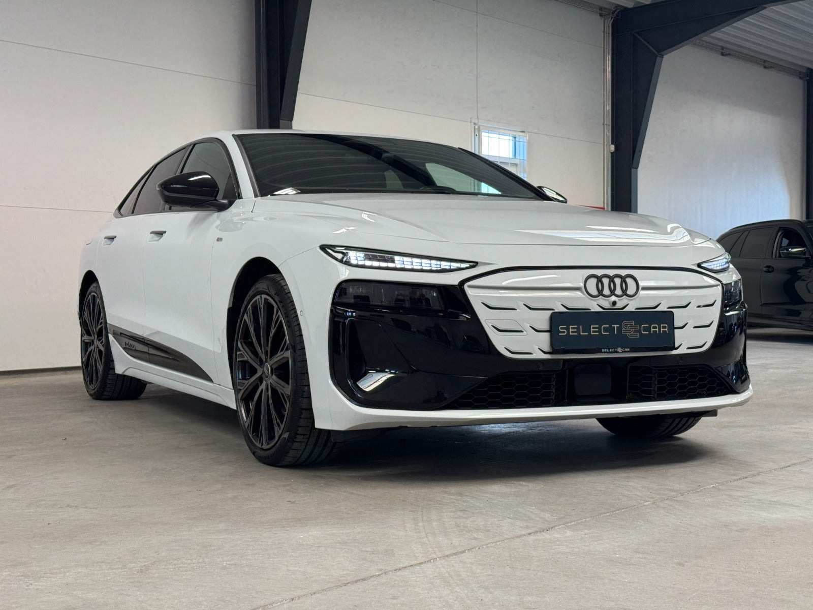 Hvid Audi A6 e-tron fra 2025