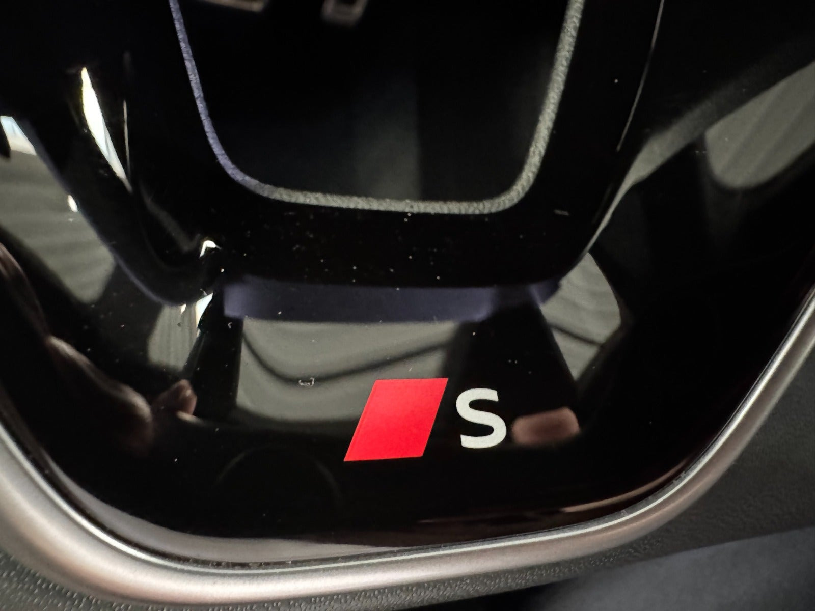 Hvid Audi A6 e-tron fra 2025