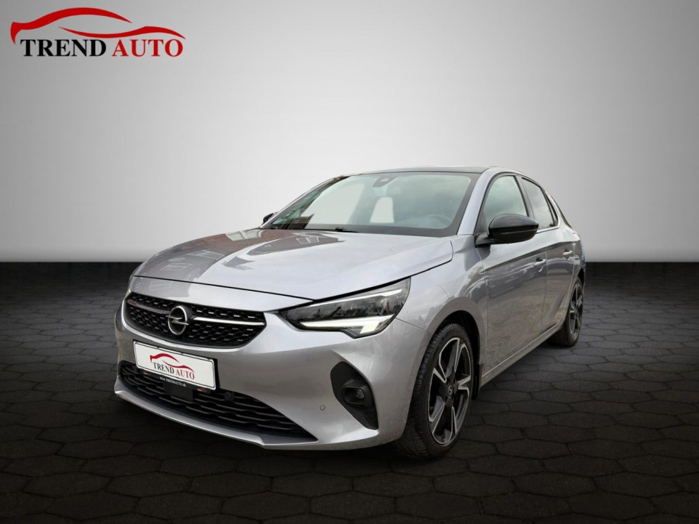 Grå Opel Corsa fra 2021