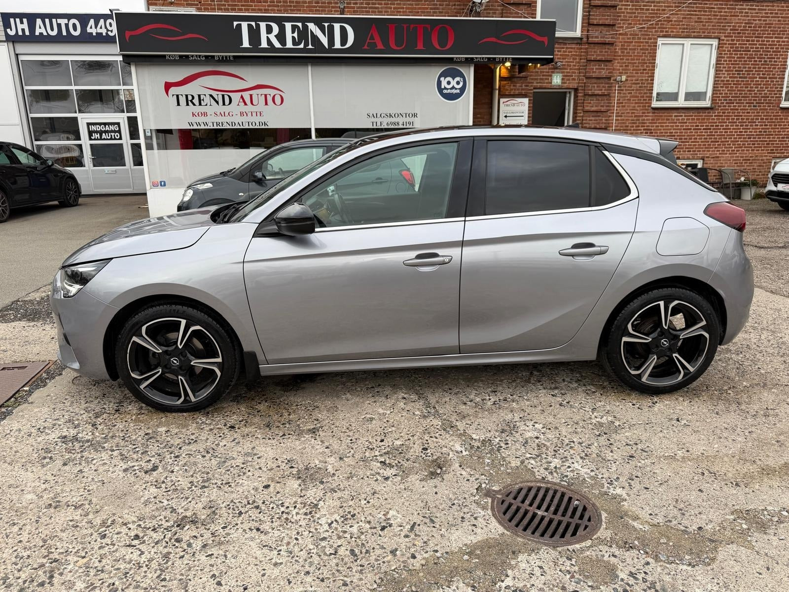 Grå Opel Corsa fra 2021