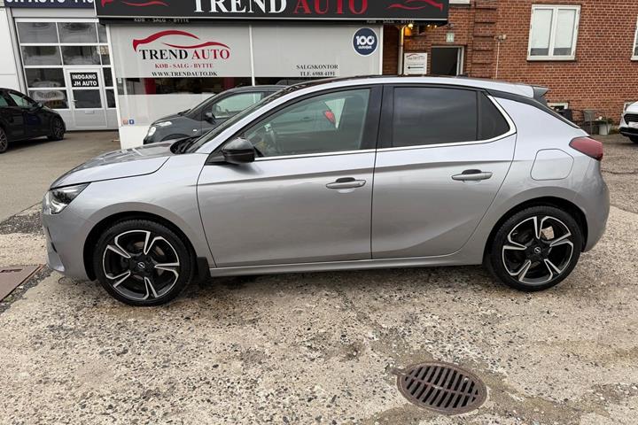 Grå Opel Corsa fra 2021