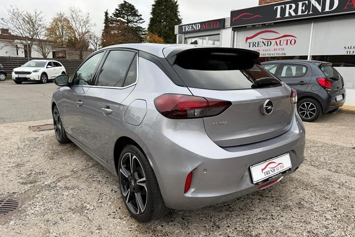 Grå Opel Corsa fra 2021
