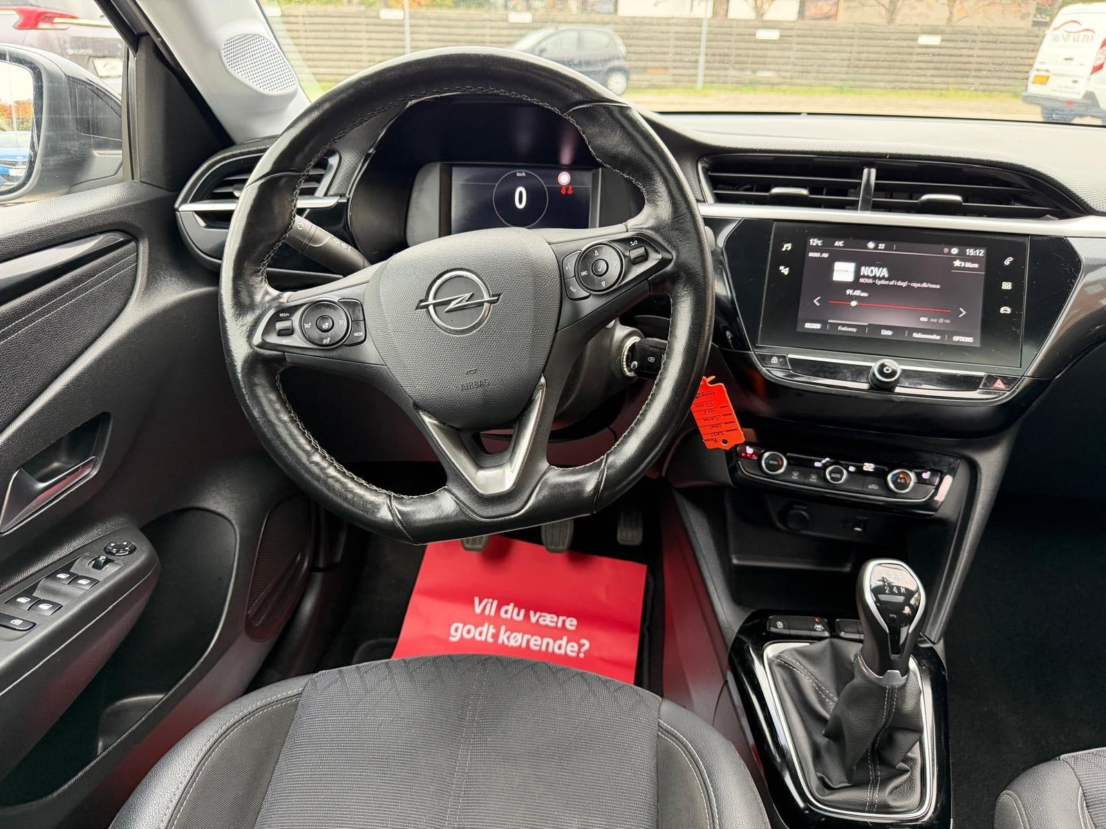 Grå Opel Corsa fra 2021