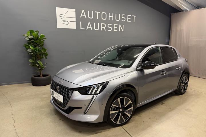 Grå Peugeot e-208 fra 2022