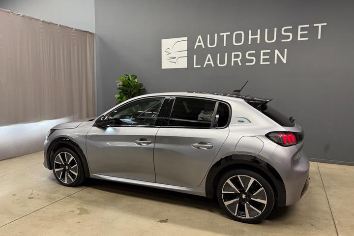 Grå Peugeot e-208 fra 2022